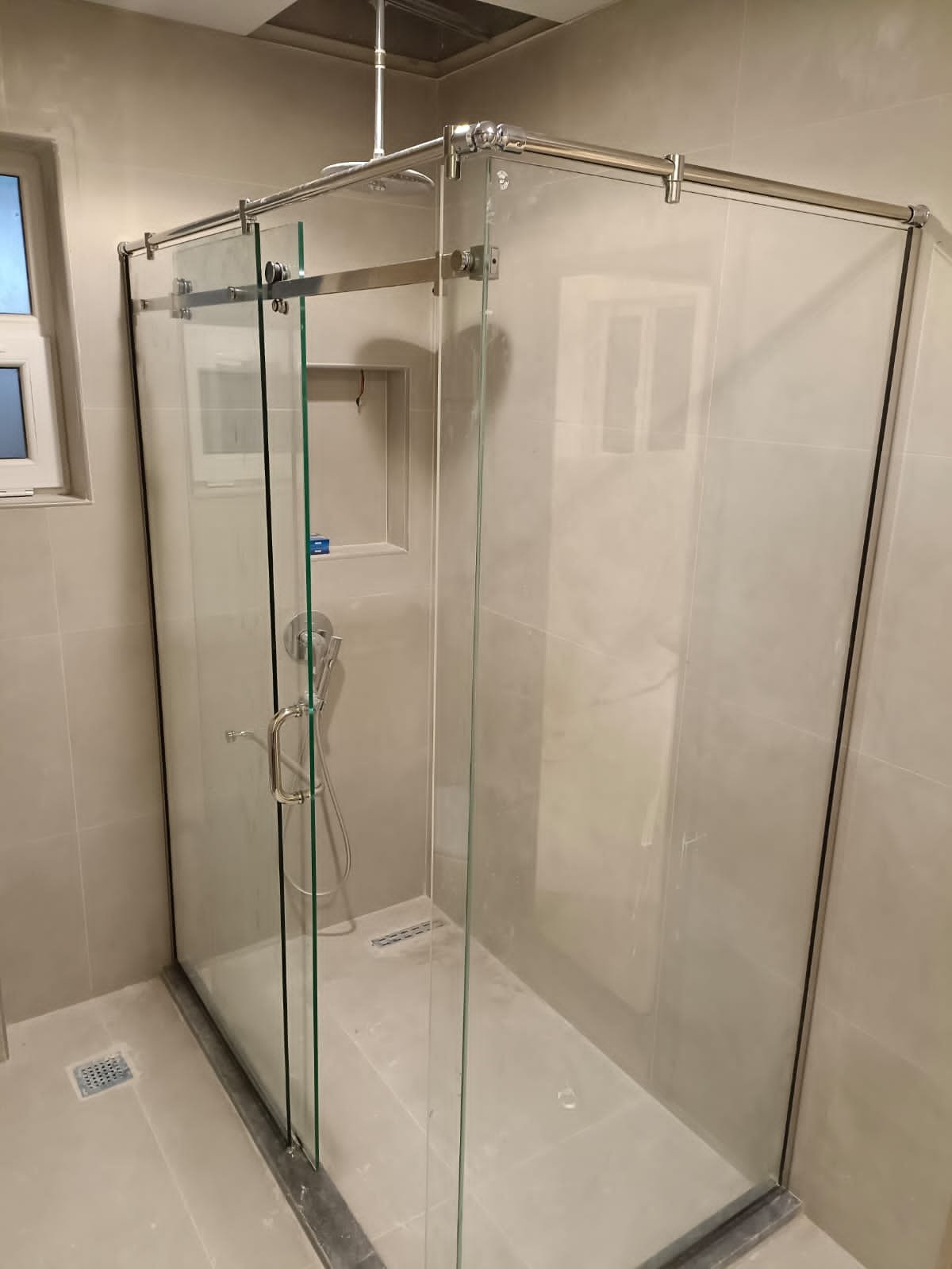 sliding shower Glass door